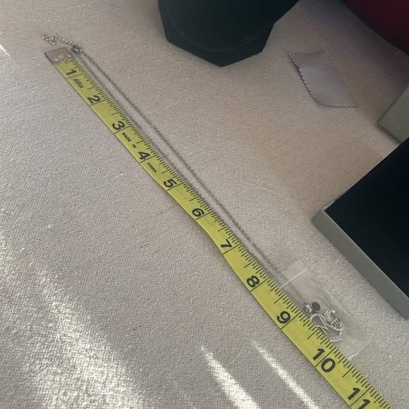 Silver Heart 'Mom' Pendant Necklace - NWOT - Picture 12 of 13